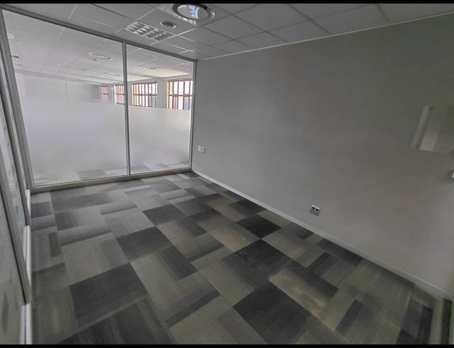 1,091M² OFFICE TO LET IN BRYANSTON